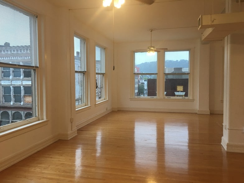 More Photos Of 306 W Main St, Frankfort Coworking Space