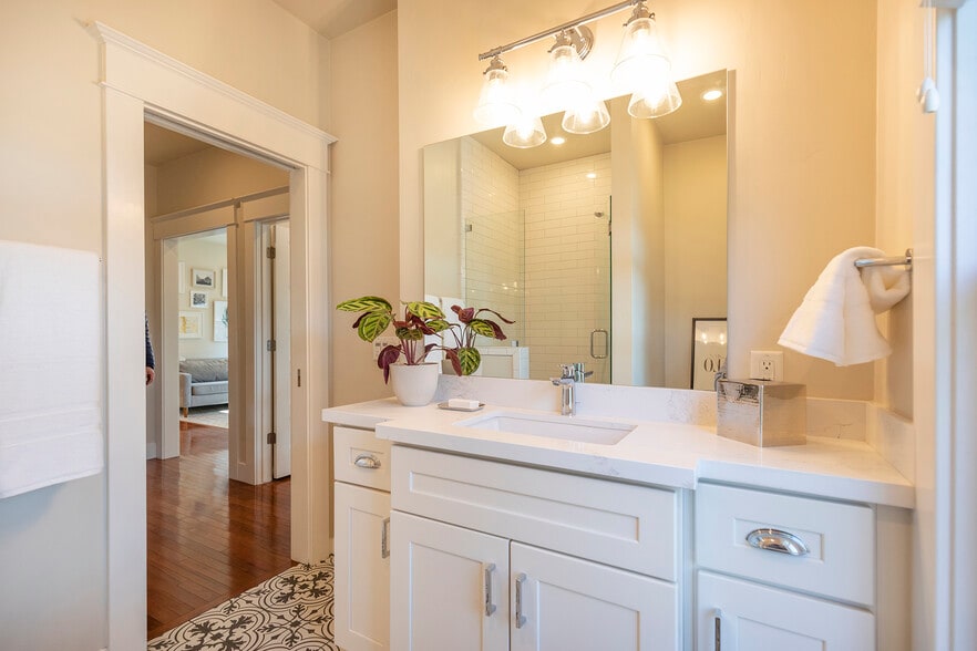 More Photos Of 2409 I St, Sacramento Apartments For Sale