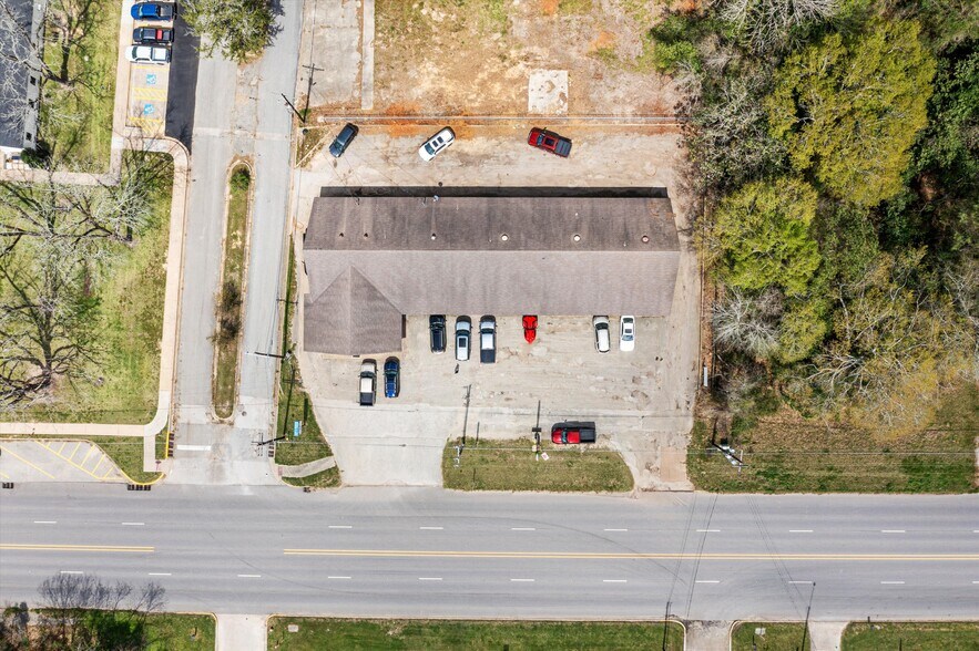 More Photos Of 1002 W Bluff St, Woodville Storefront For Sale