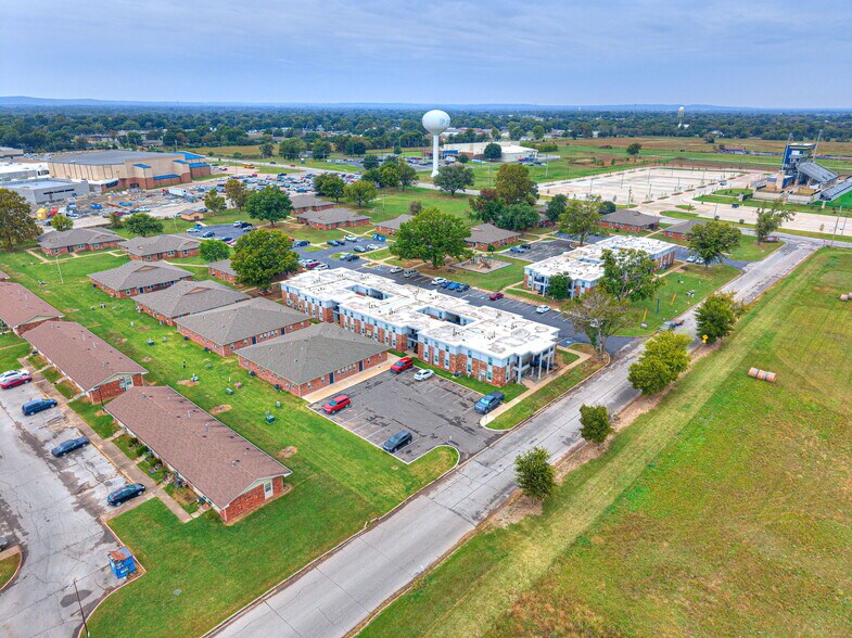 More Photos Of 1220 SE 9th St, Pryor Apartments For Sale