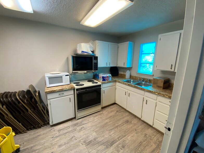 More Photos Of 1717 Idalou Rd, Lubbock Specialty For Sale