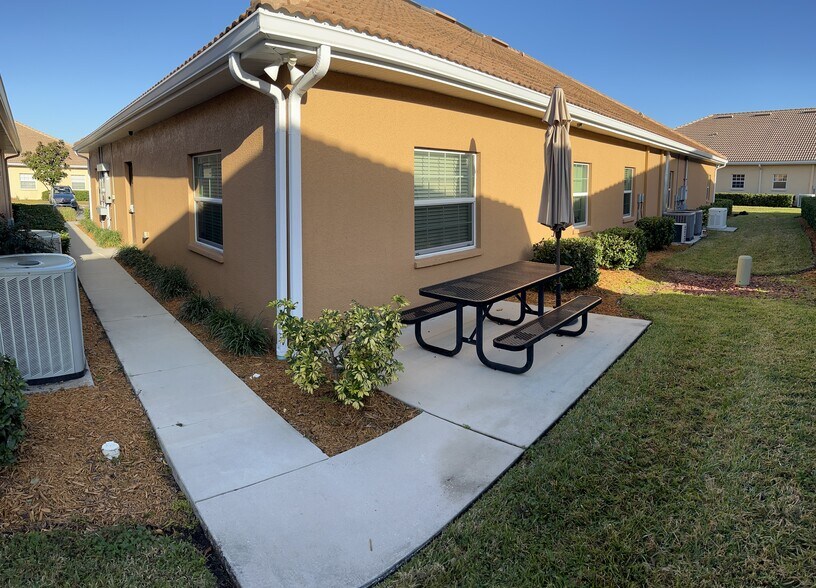 More Photos Of 1104 Kyle Wood Ln, Brandon Medical For Lease