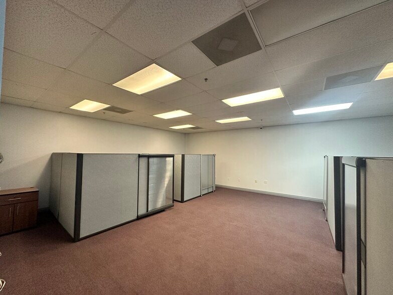 More Photos Of 28298 Constellation Rd, Valencia Warehouse For Lease