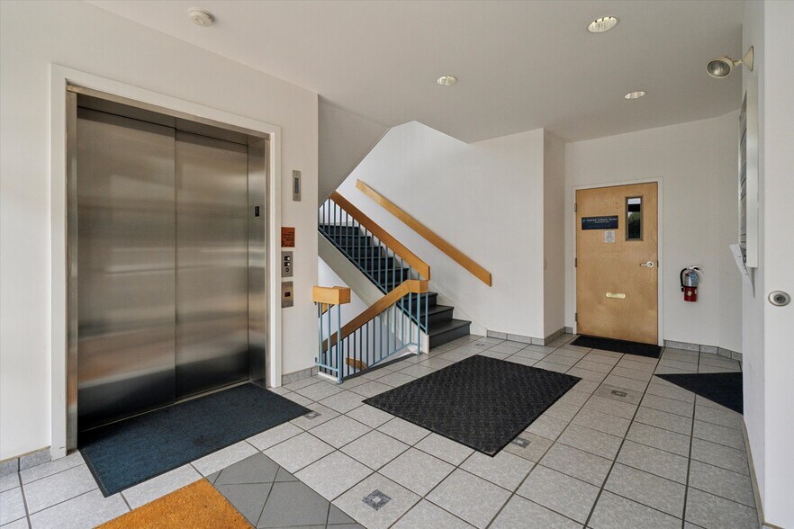 More Photos Of 101 Progress Dr, Doylestown Medical For Lease