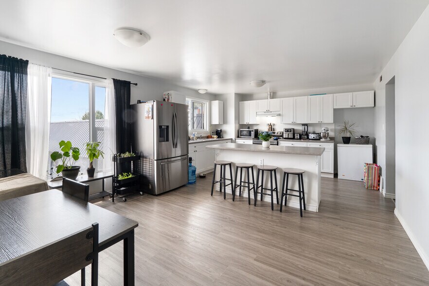 More Photos Of 2024 Dufferin Av, Wallaceburg Apartments For Sale