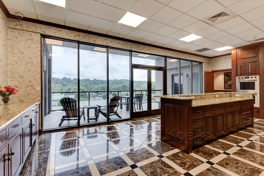 More Photos Of 9600 Parkside, Knoxville Distribution For Lease