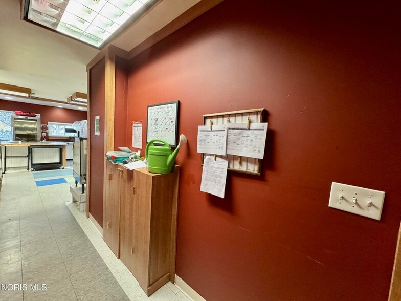 More Photos Of 404 W Vine St, Edgerton Restaurant For Sale