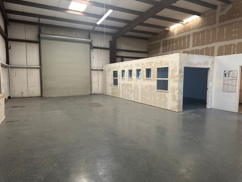 More Photos Of 3030 Thorntree Dr, Chico Distribution For Lease