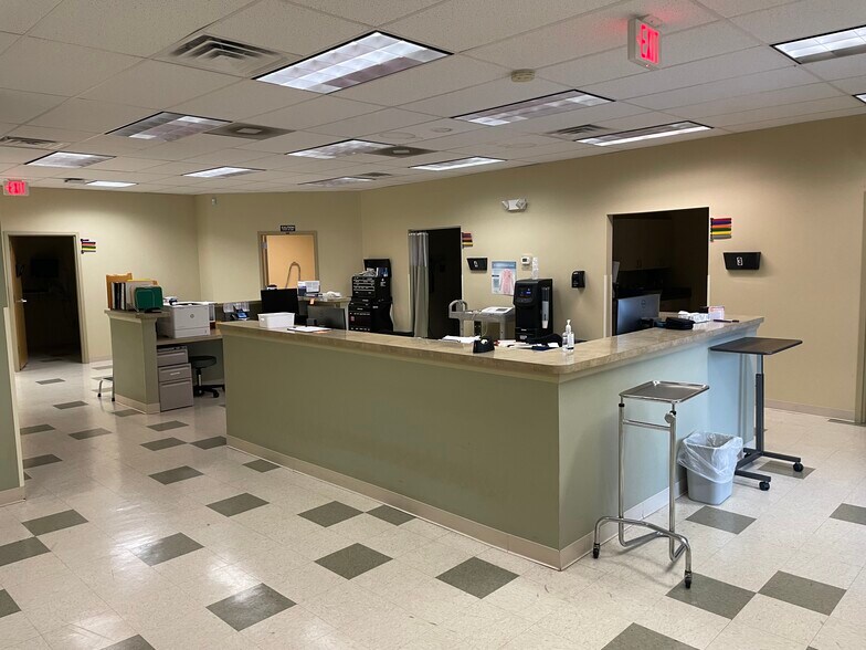 More Photos Of 10050 Roosevelt Blvd, Philadelphia Storefront For Lease