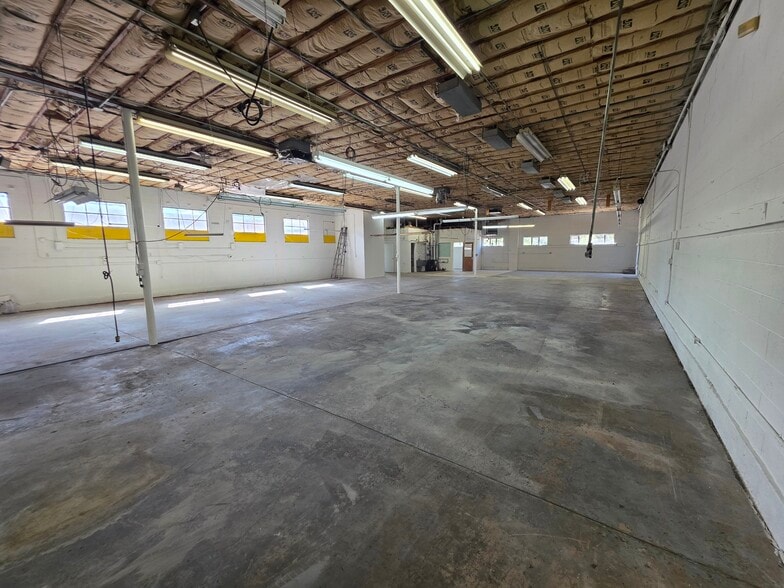 More Photos Of 2030 N Clay St, Denver Flex For Sale