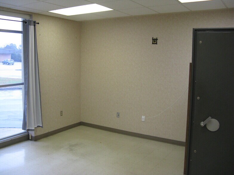 More Photos Of 403 Nash St, Louisburg Bank For Lease