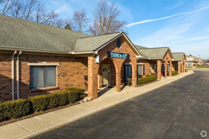 More Photos Of 16638-16664 Fifteen Mile Rd, Fraser Medical For Lease