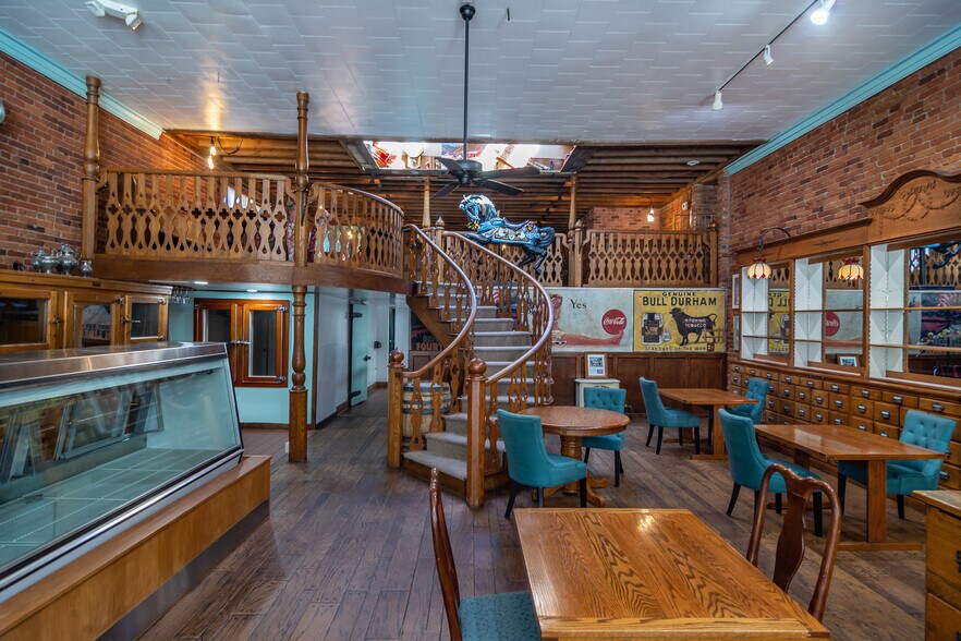 More Photos Of 115 NE Locust St, Oakland Restaurant For Sale
