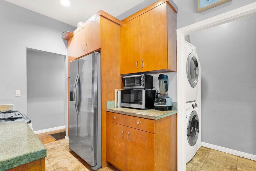 More Photos Of 811 N Citrus Ave, Los Angeles Multifamily For Sale