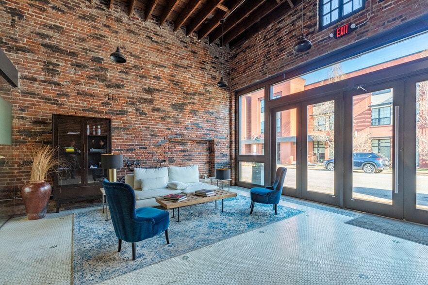 More Photos Of 2940 Locust Blvd, Saint Louis Warehouse For Lease