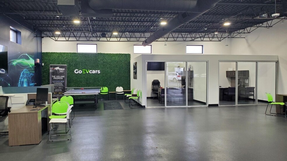 More Photos Of 1529 Rand Rd, Des Plaines Auto Dealership For Lease