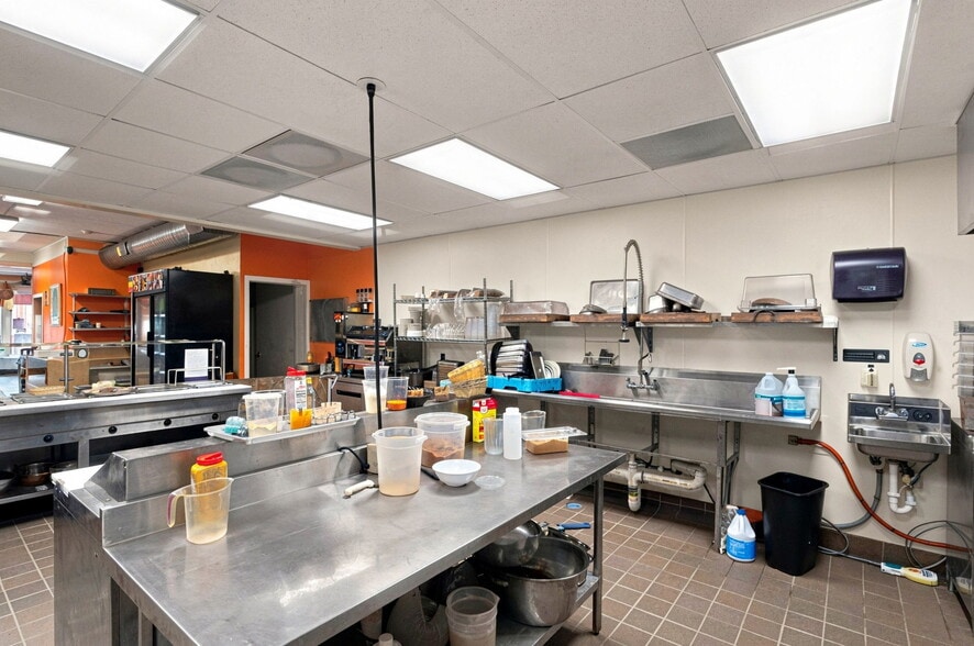More Photos Of 3749 Cedar Ave S, Minneapolis Restaurant For Lease