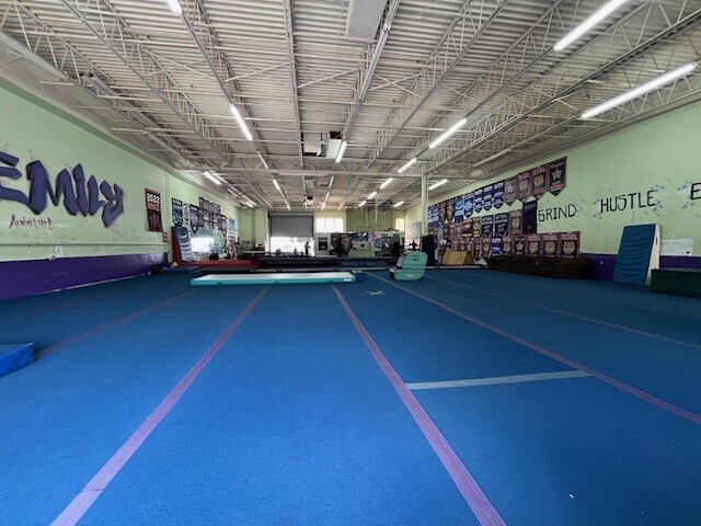More Photos Of 2801-2847 SE Monroe St, Stuart Warehouse For Lease
