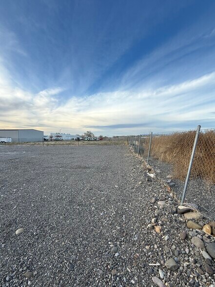 More Photos Of 2990 N Townsend Ave, Montrose Light Distribution For Sale