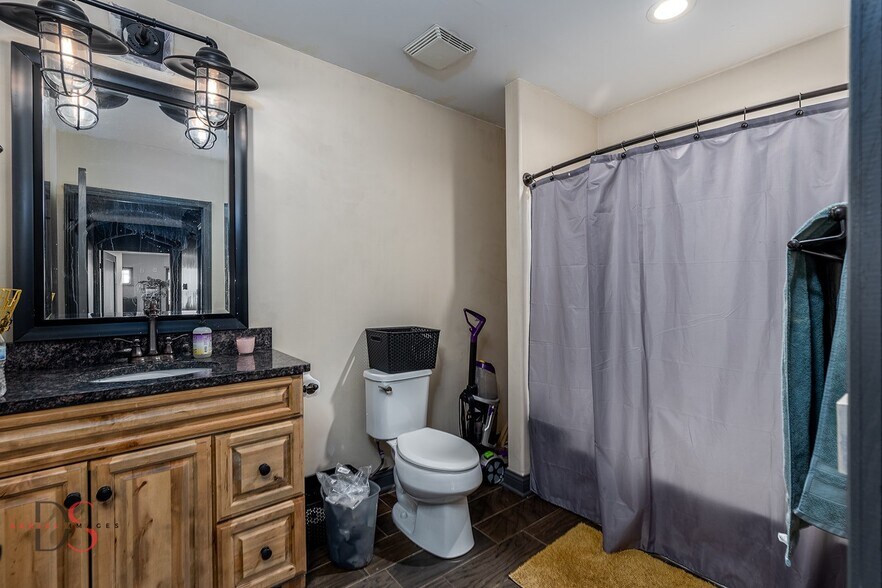 More Photos Of 611 E Dayton Rd, Ottawa Warehouse For Sale