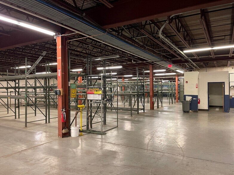 More Photos Of 30 Germantown Rd, Danbury General Retail For Lease