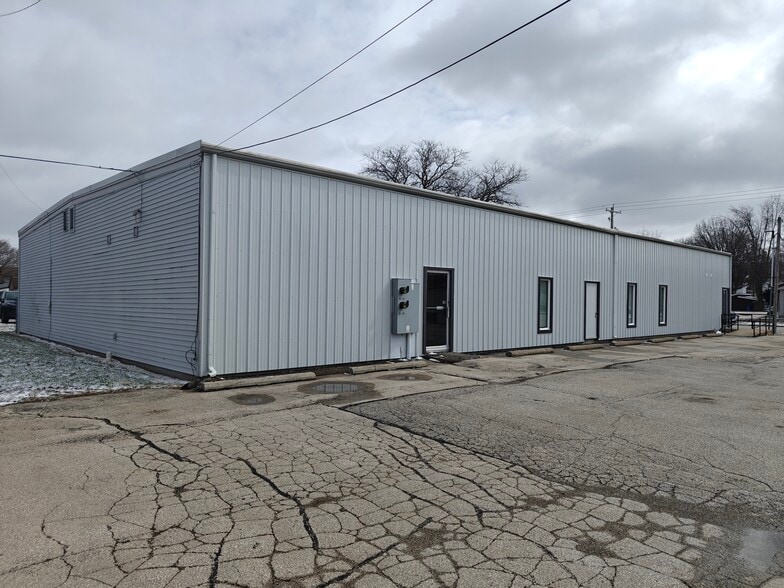 Primary Photo Of 719 W Chestnut St, Bloomington Office For Lease