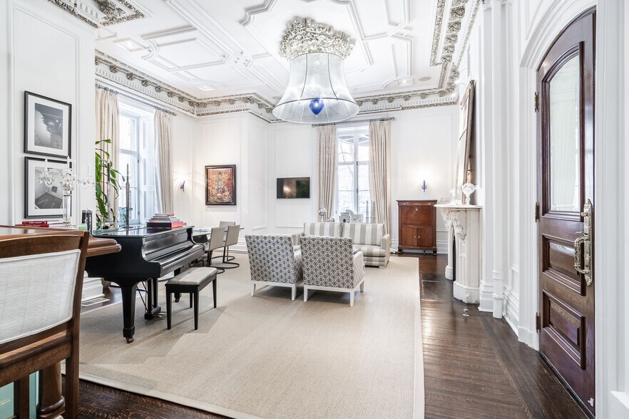 More Photos Of 1175-1183 Pl Du Frère-André, Montréal Office For Sale