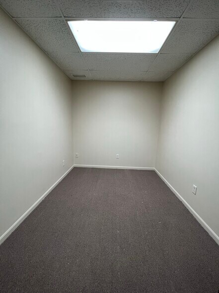 More Photos Of 2710 W Court St, Flint Office For Sale