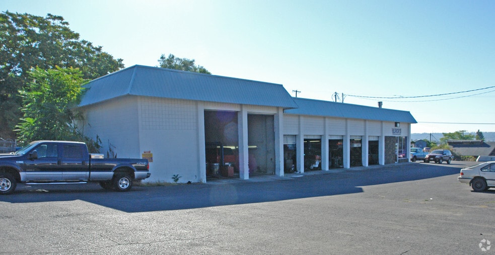 Primary Photo Of 3112 N Division St, Spokane Auto Repair For Sale