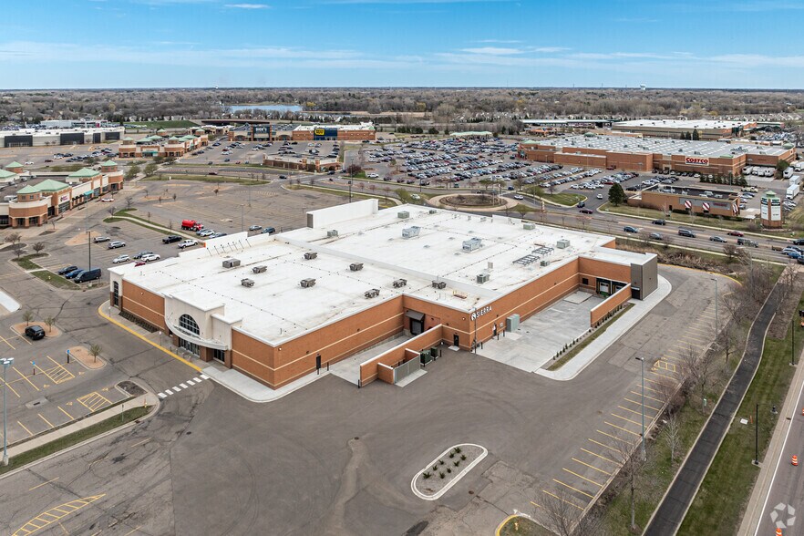 More Photos Of 12550 Riverdale Blvd NW, Coon Rapids Department Store For Lease