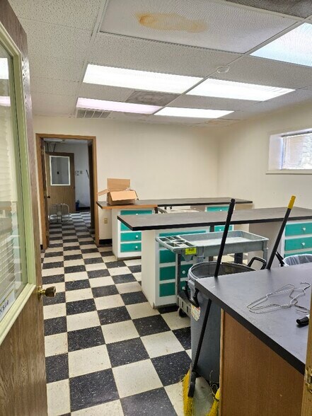 More Photos Of 111 E 5th St, Mound Valley Industrial For Sale