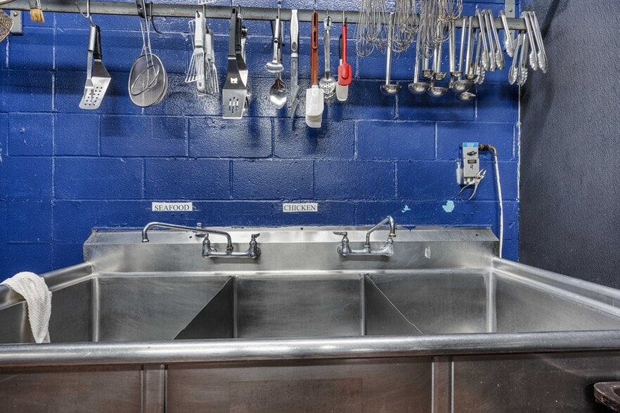 More Photos Of 1405 Gornto Rd, Valdosta Restaurant For Sale