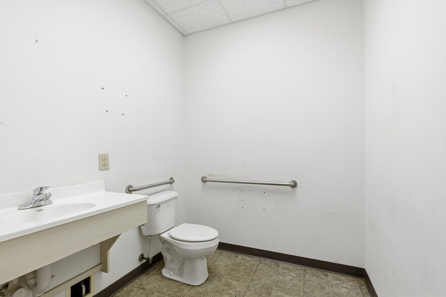 More Photos Of 148-156 W Tugalo St, Toccoa Office For Lease