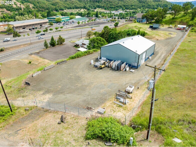 More Photos Of 161 Heritage Way, Roseburg Light Manufacturing For Sale
