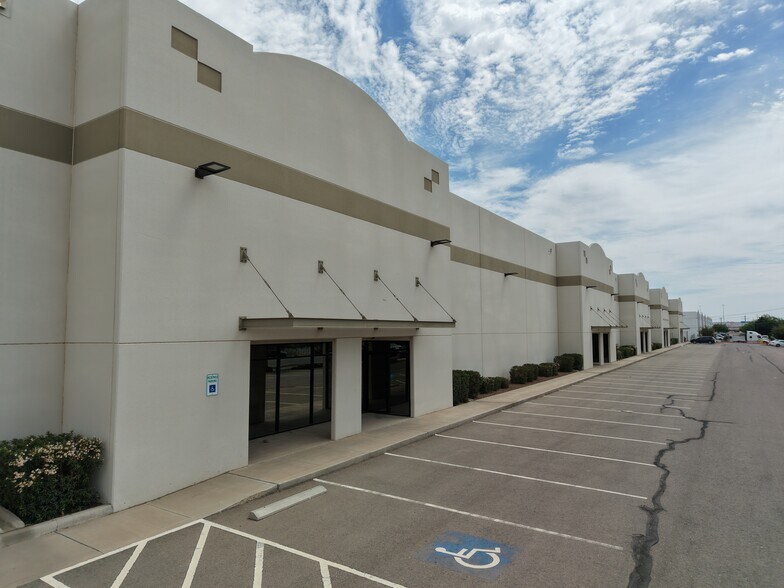 More Photos Of 445 Pan American Dr, El Paso Warehouse For Lease