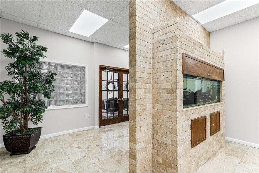 More Photos Of 101 E Darby Rd, Havertown Office For Sale