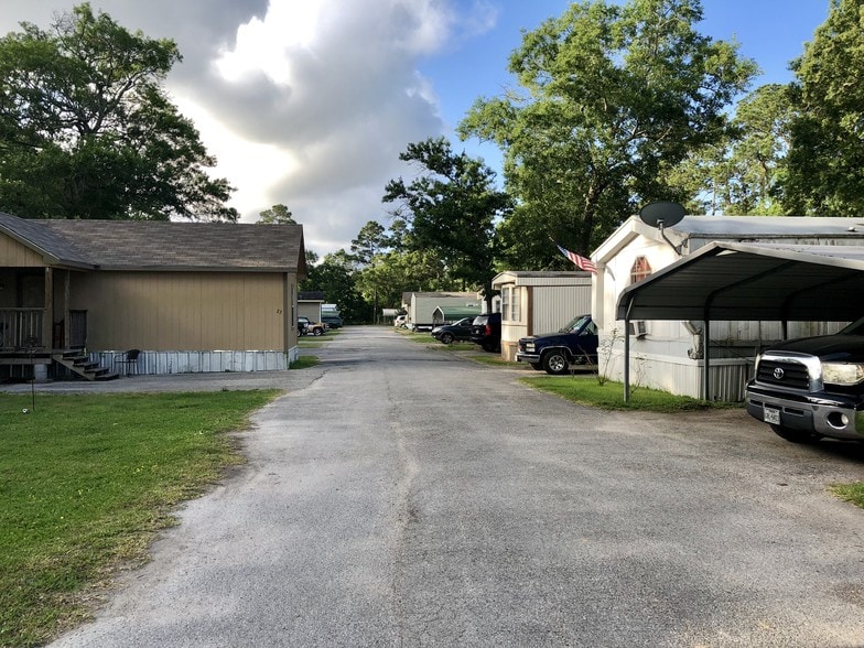 More Photos Of 3510 Fox Dr, Baytown Manufactured Housing Mobile Home Park For Sale