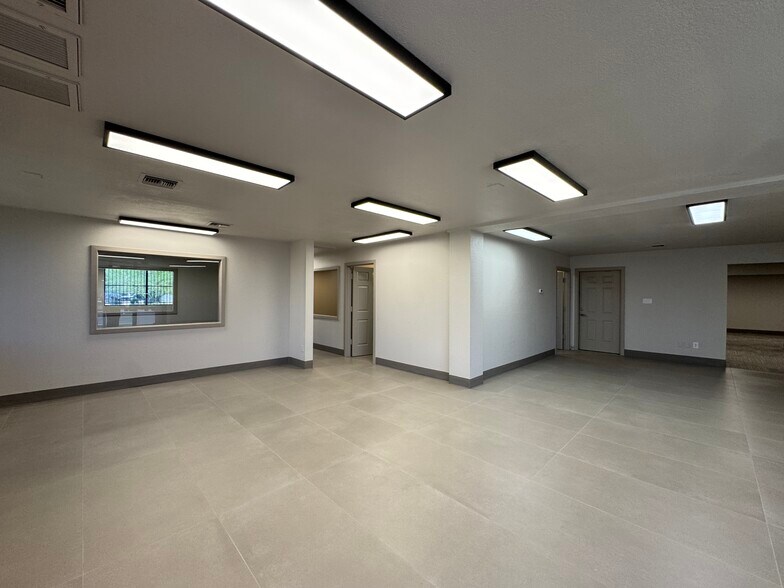 More Photos Of 3745 E Wier Ave, Phoenix Warehouse For Lease