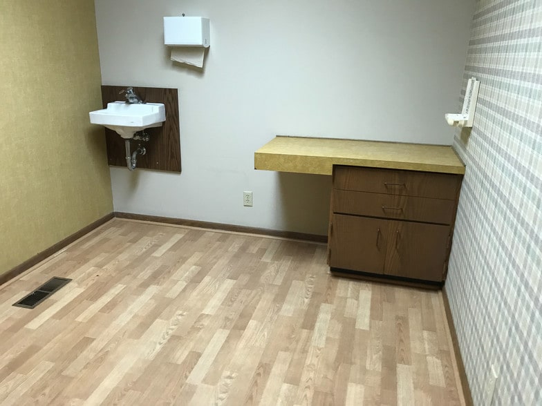 More Photos Of 370 Cline Ave, Mansfield Office Residential For Lease