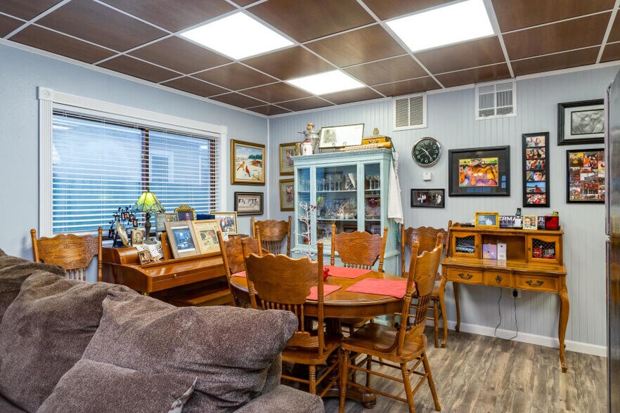 More Photos Of 2127-2129 W College St, Springfield Loft Creative Space For Sale