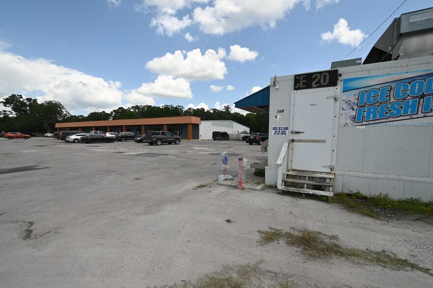 More Photos Of 749 S Central Ave, Umatilla Storefront For Sale