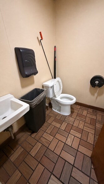 More Photos Of 4 Wheeler st, Lynn Restaurant For Lease