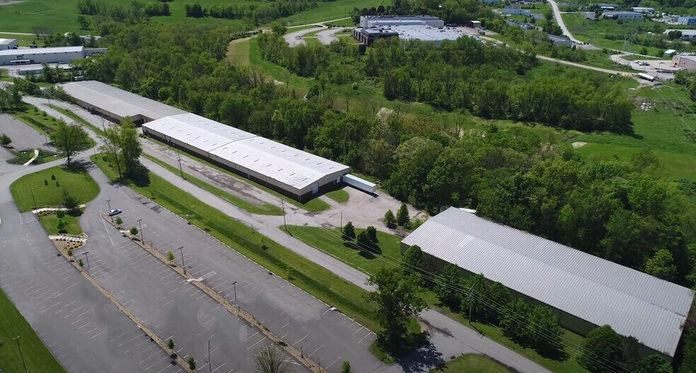 More Photos Of 2240 Boyd Rd, Export Warehouse For Lease