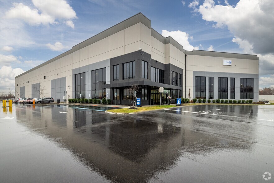 Primary Photo Of 100 Frontage Rd, Newark Distribution For Lease