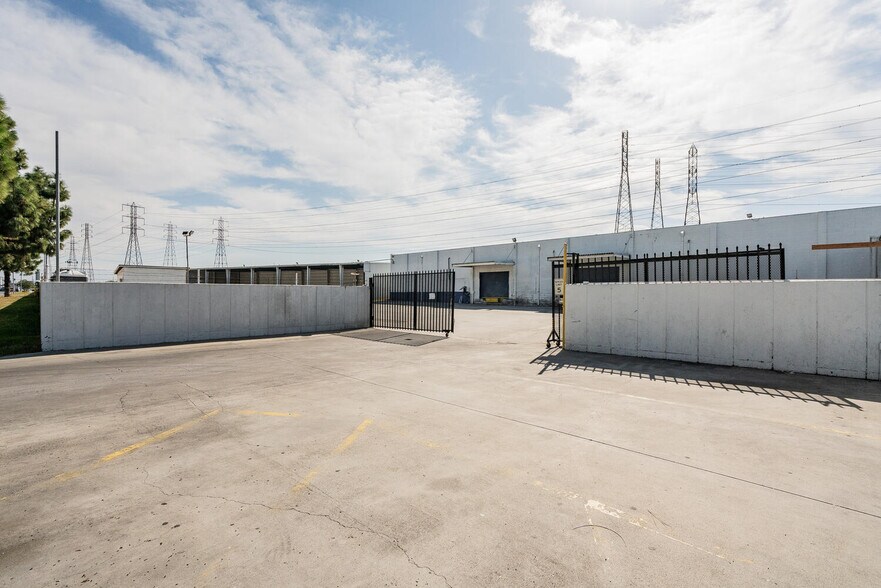 More Photos Of 1500 E Cerritos Ave, Anaheim Manufacturing For Lease