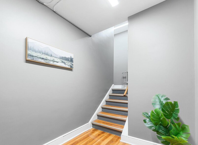 More Photos Of 484-486 Gilmour St, Ottawa Apartments For Sale