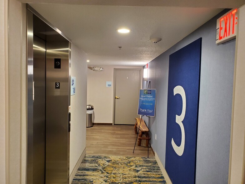 More Photos Of 3695 PA-31 East, Donegal Hotel For Sale