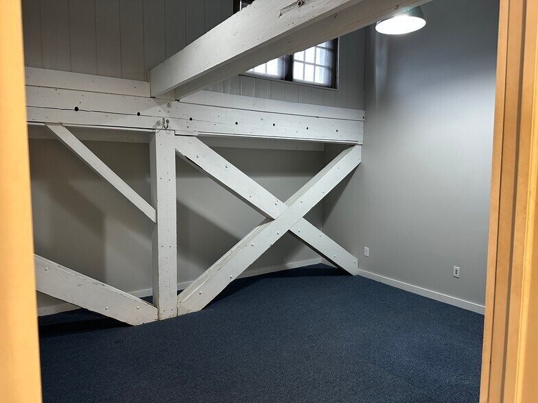 More Photos Of 9130 Otis Ave, Indianapolis Flex For Lease