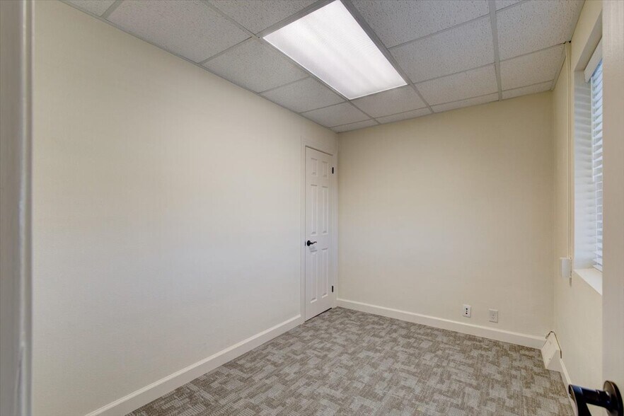 More Photos Of 2919 1st Ave SE, Cedar Rapids Office For Sale