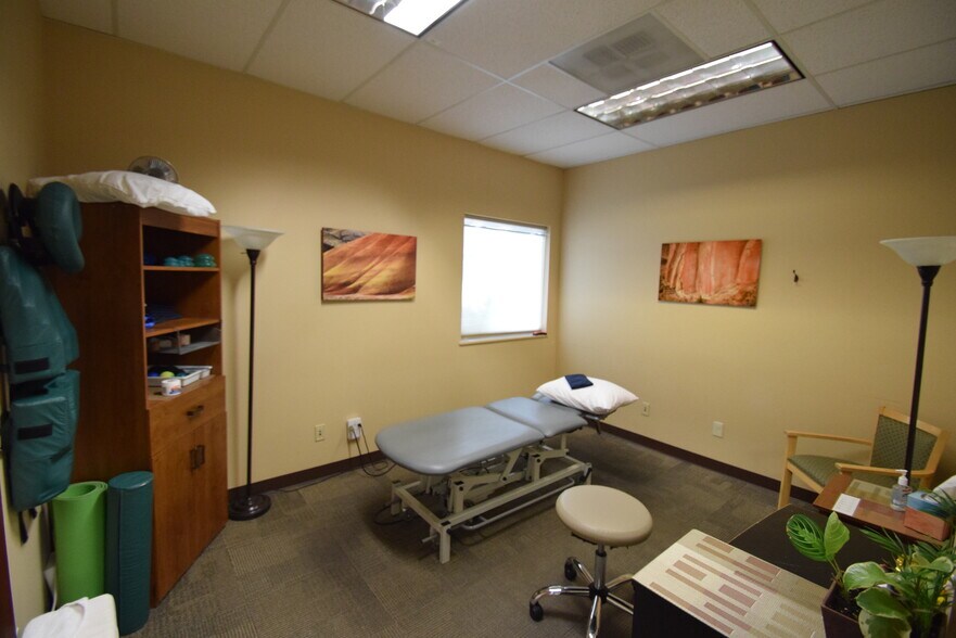 More Photos Of 915 NE 7th St, Bend Office For Lease